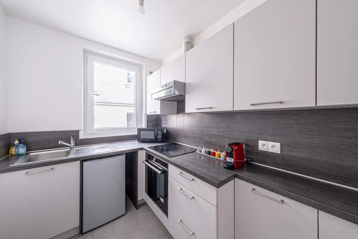 P4 Appart Parisien Proche Champs Elysees Apartment Paris