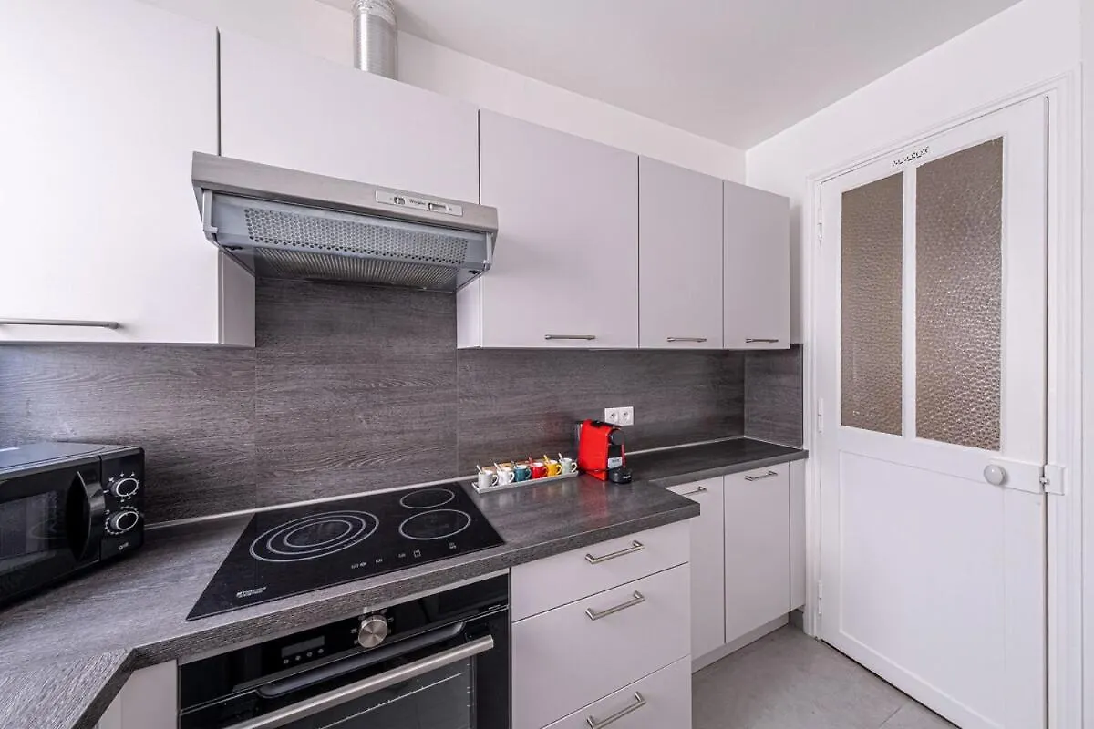 P4 Appart Parisien Proche Champs Elysees Apartman